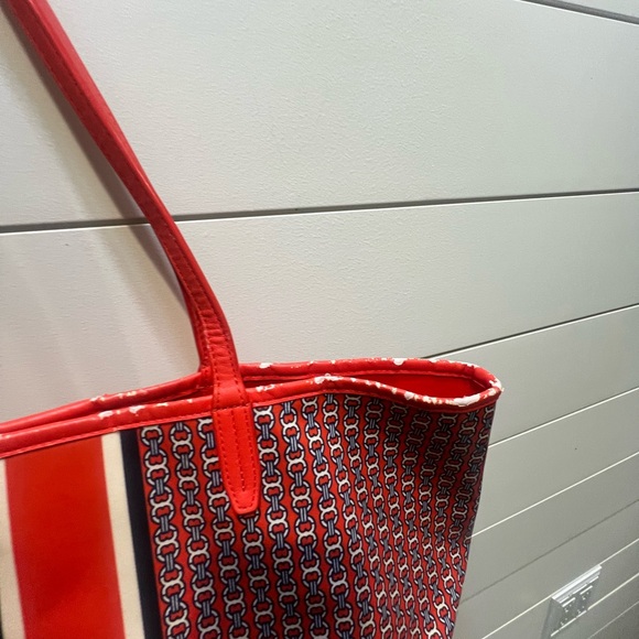 Tory Burch Gemini Link Tote - Picture 10 of 13